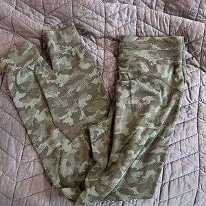 EUC Lululemon Camo Joggers size 6